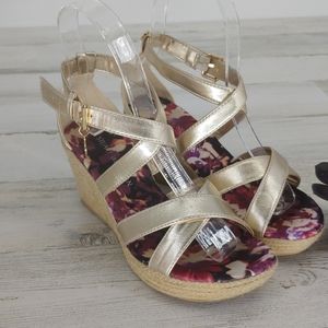 Stuart Weitmen Girl Caye Heather Gold Wedges